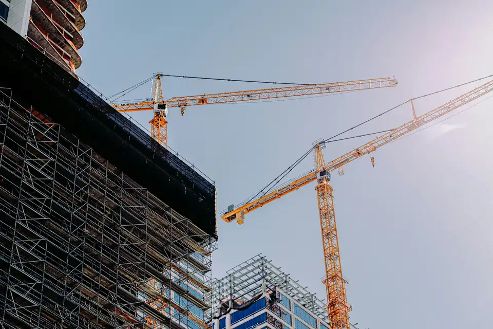 Lyftkran på byggarbetsplats — klimatdeklaration för nybyggnation
